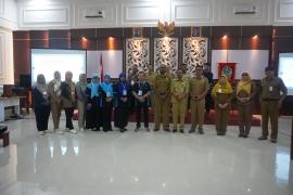 KAUR TATA LAKSANA MERTELU BERSAMA LEMBAGA KALURAHAN MENGIKUTI BIMTEK STRATEGI PENGEMBANGAN PERPUSTAK